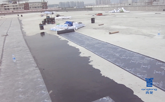 青龍承接的長虹信息化物流園防水施工現(xiàn)場 防水卷材