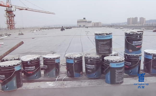 施工現(xiàn)場的非回化橡膠瀝青 防水卷材