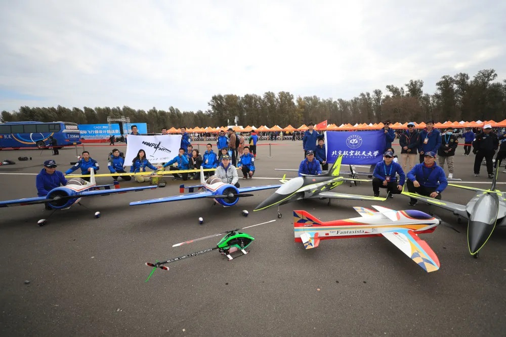 你以為大學(xué)生只會考試？他們正在親手把飛機(jī)送上天，而這些飛機(jī)，將來會飛得比誰都遠(yuǎn)。